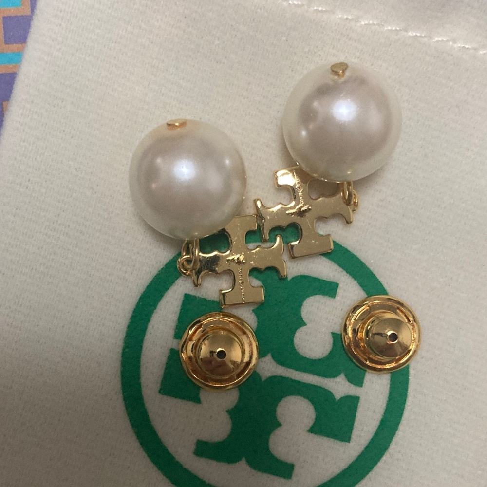 Tory Burch Gold Logo and Pearl Drop Earrings - Picture 3 of 4